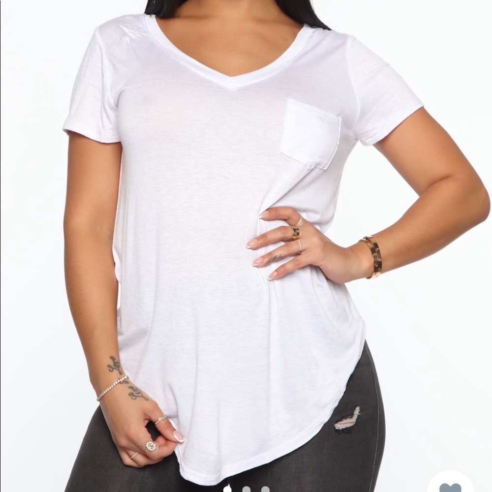 🚫 SOLD 🚫 Devyn Relaxed V Neck Tee